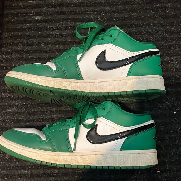 JORDAN 1s Pine Green Lows GS - Picture 2 of 3